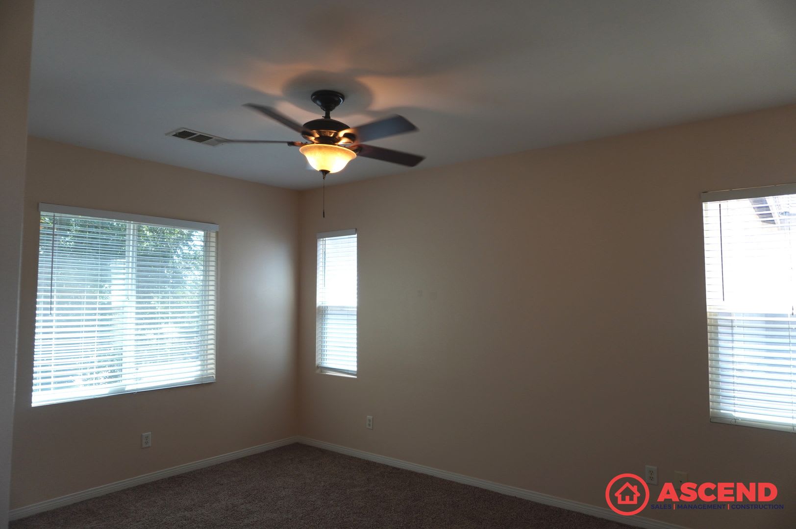 Charming 4-Bedroom, 2.5-Bath Home in 93311 – Gardener Included! – photo 4