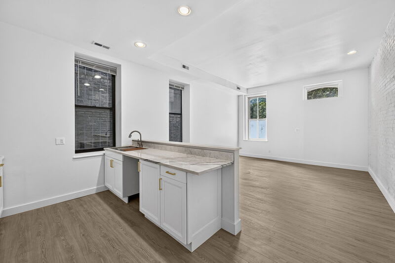 1704 S Tucker Blvd – photo 4