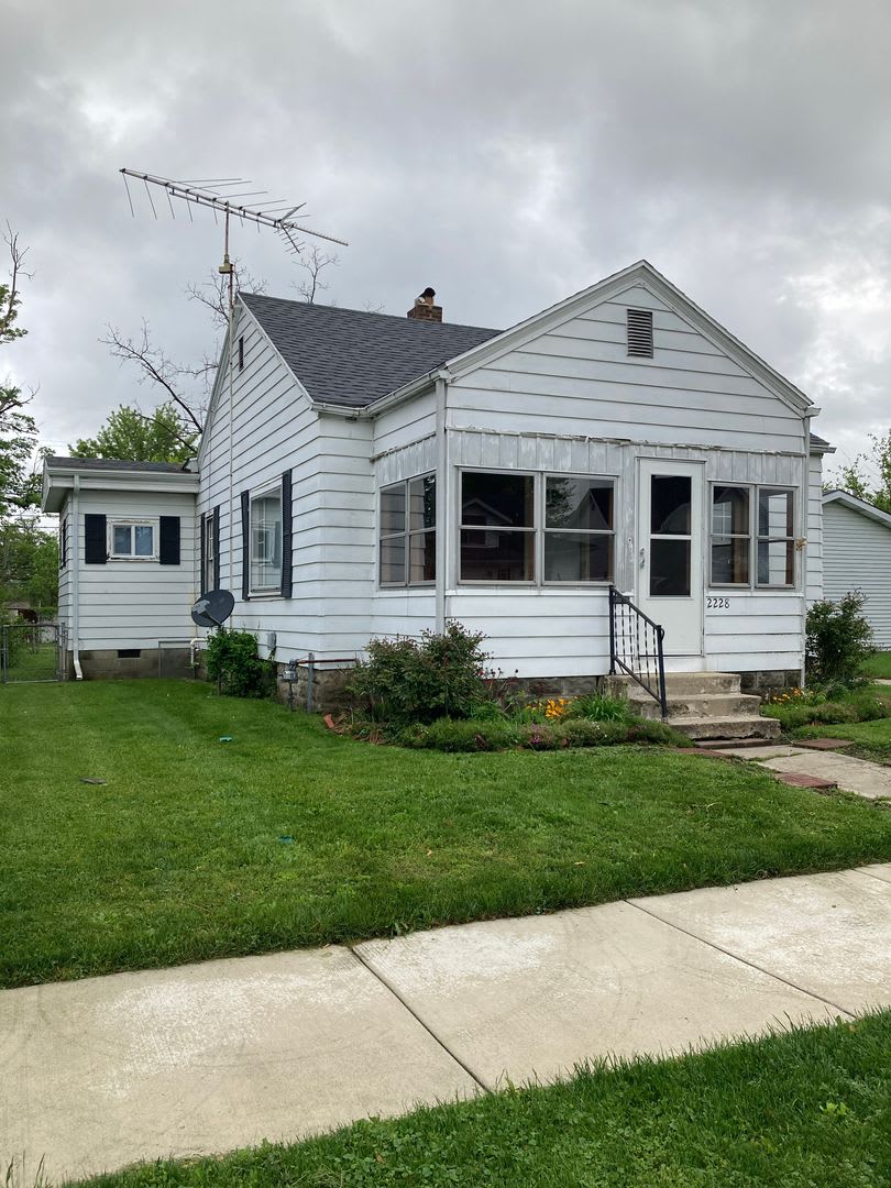 Price reduced! Charming 3 bedroom 1 bath – photo 2