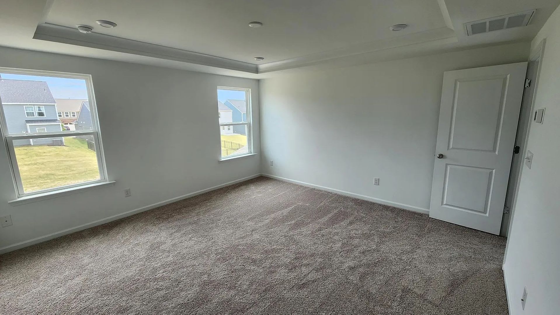Room in 4 Bedroom Home at Godwit Ln – photo 4