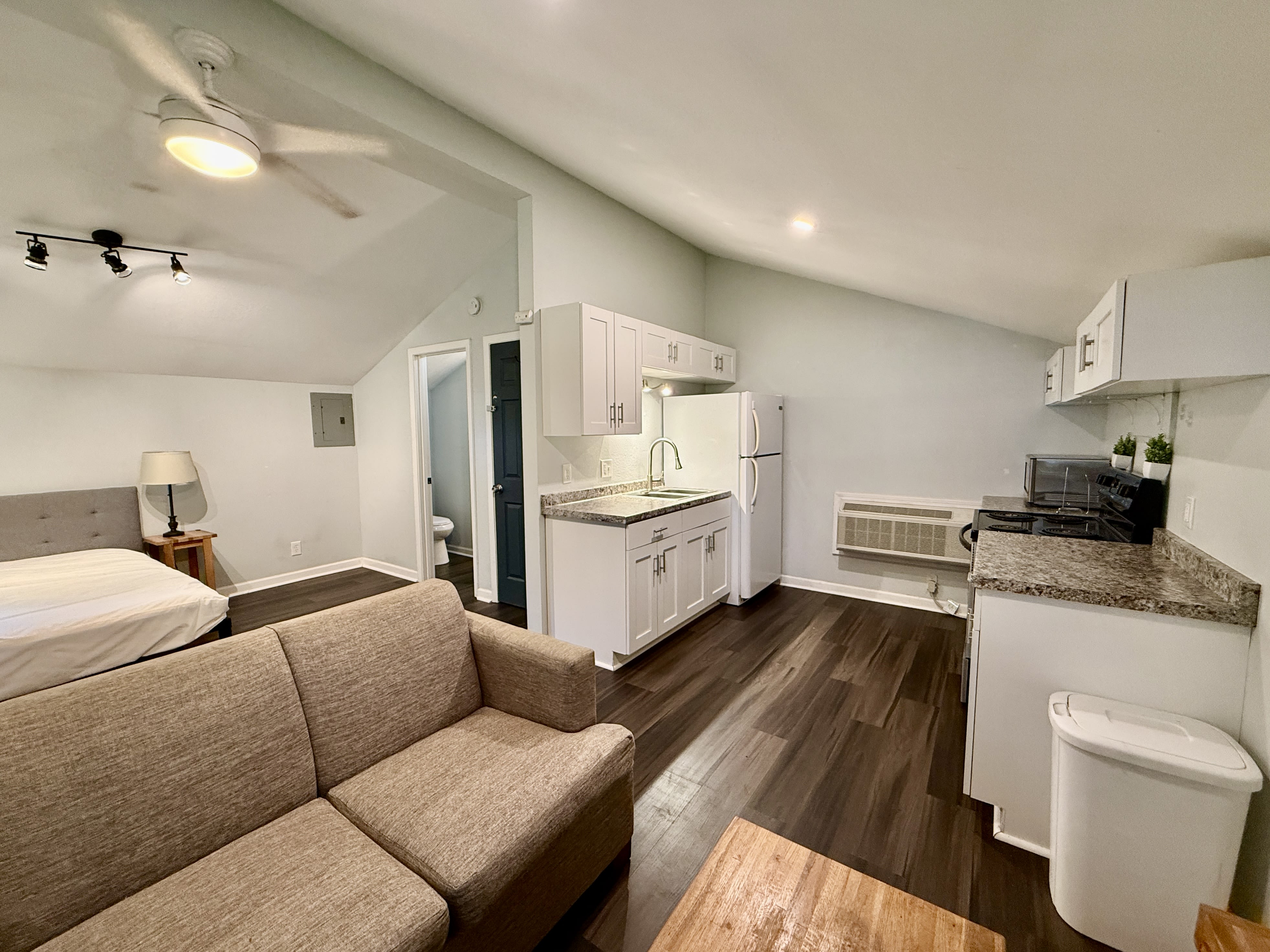 2426 W Desoto St Unit C – photo 4