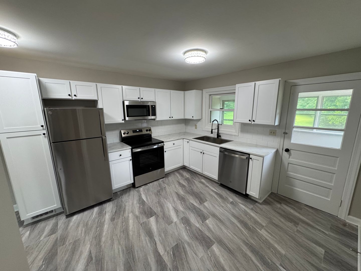2112 N Stewart Avenue – photo 2