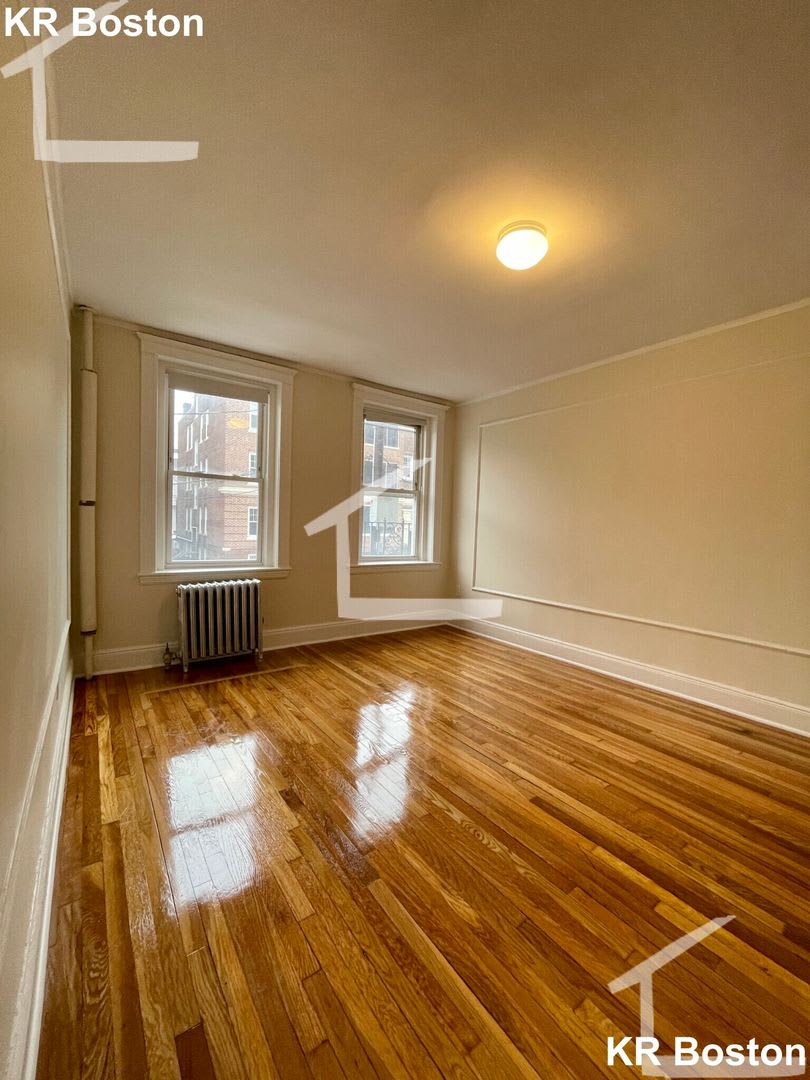 Renovated, Nicely Priced Brighton 2-Bed Avail for 9/1 – photo 3