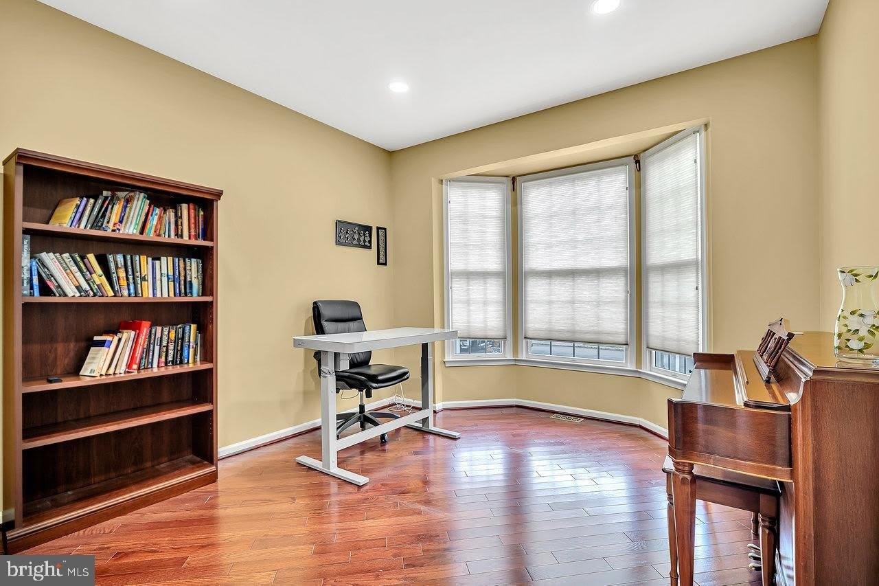 86 RENFIELD Drive – photo 4