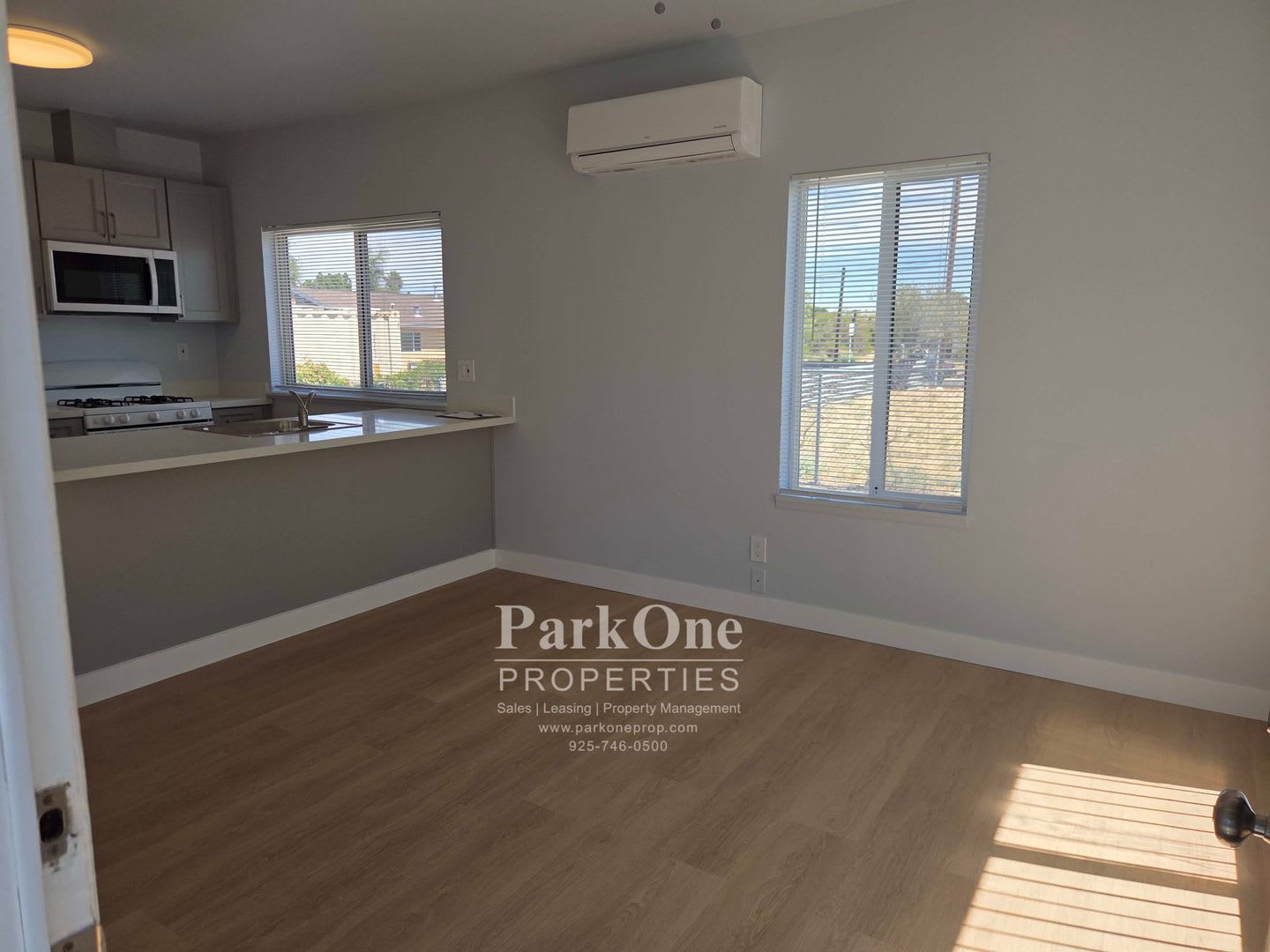 Cute 2 Bed 1 Bath Home With Fenced Side Yard – photo 2