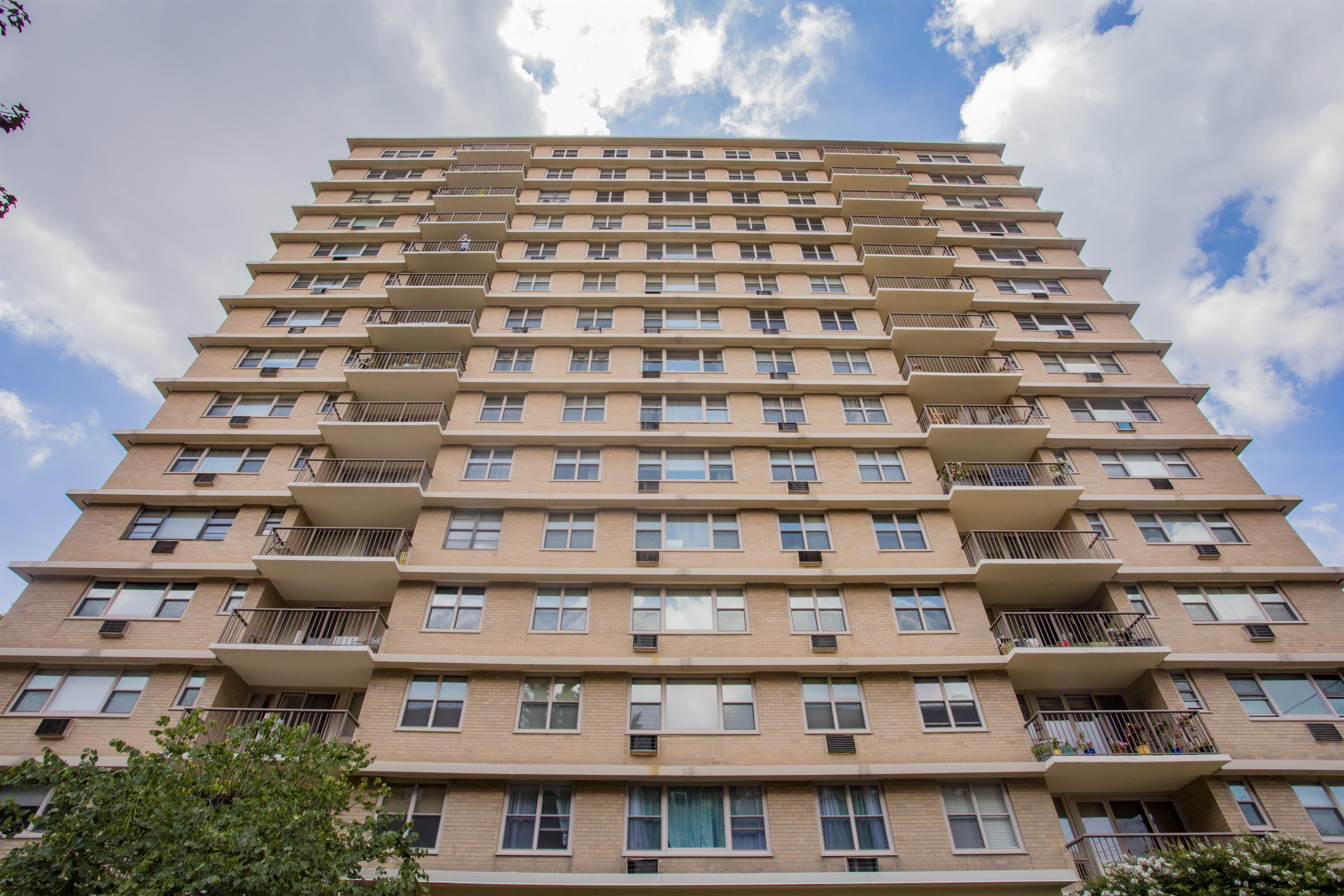1301 North Harrison Street 608 608 – photo 1