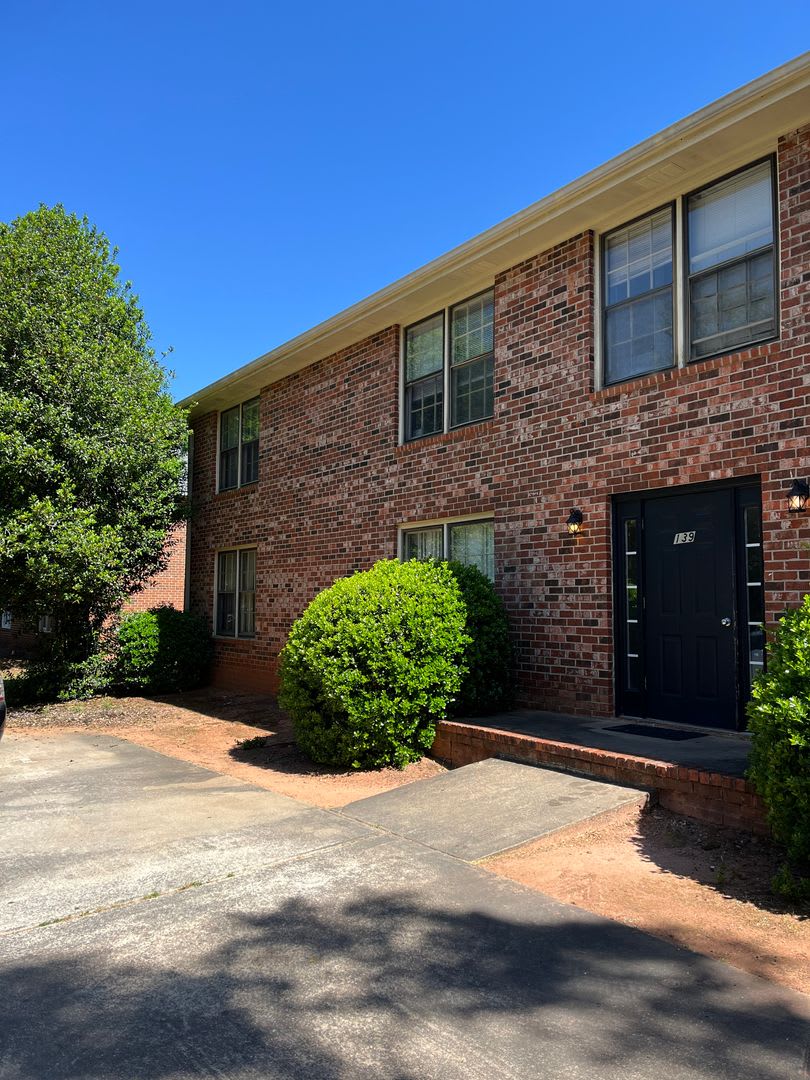 2BR/ 2Bath on Eastside! Available end of July 2026 – photo 3