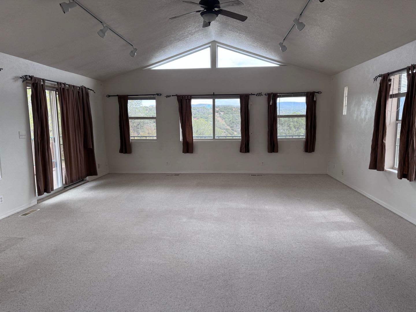 4 Bedroom, 2.5 Bathroom Home in Cedar Crest, NM – photo 3