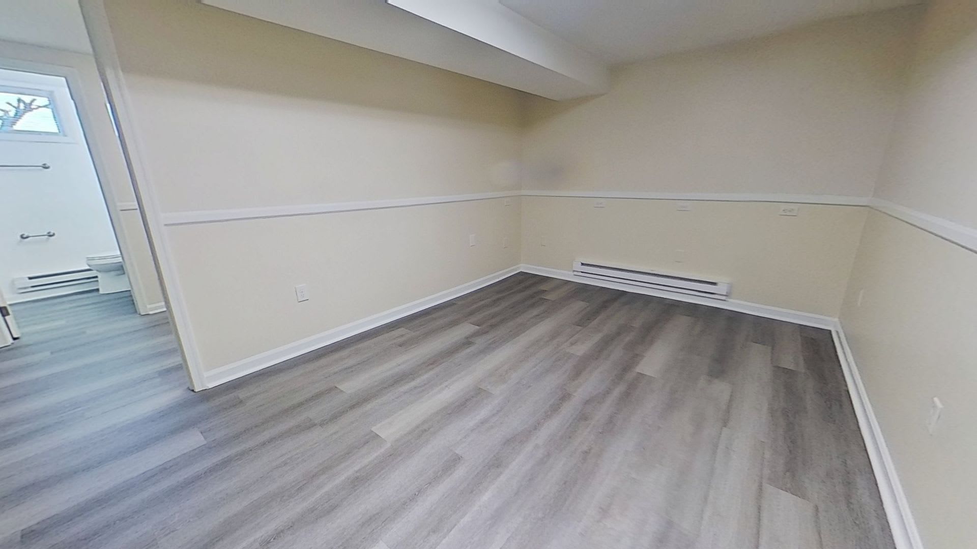 New Renovated One Bedroom Apartment – photo 4