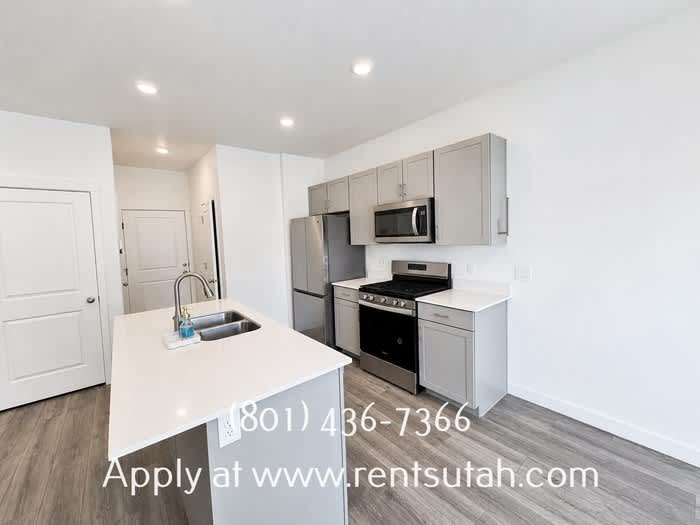 647 South Raintree Lane – photo 4