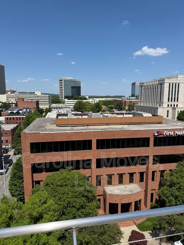 100 East – photo 3