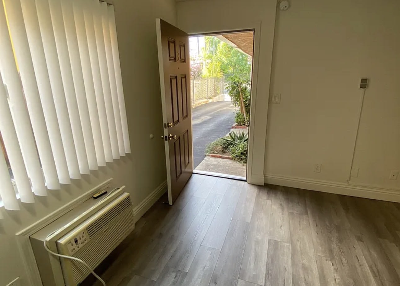 15139 Erwin St – photo 4