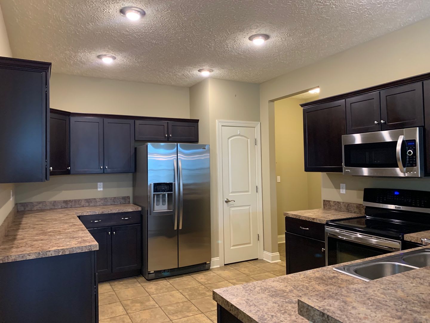 2 Bedroom 2 Bath Condo 2 Car Garage – photo 4