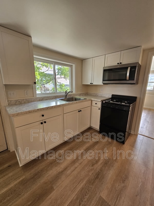 465-467 Colchester Avenue – photo 1