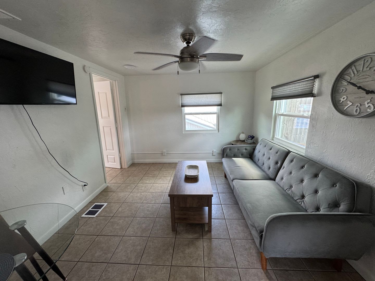 1 Bedroom, 1 Bath Furnished Apartment in Branford – photo 4
