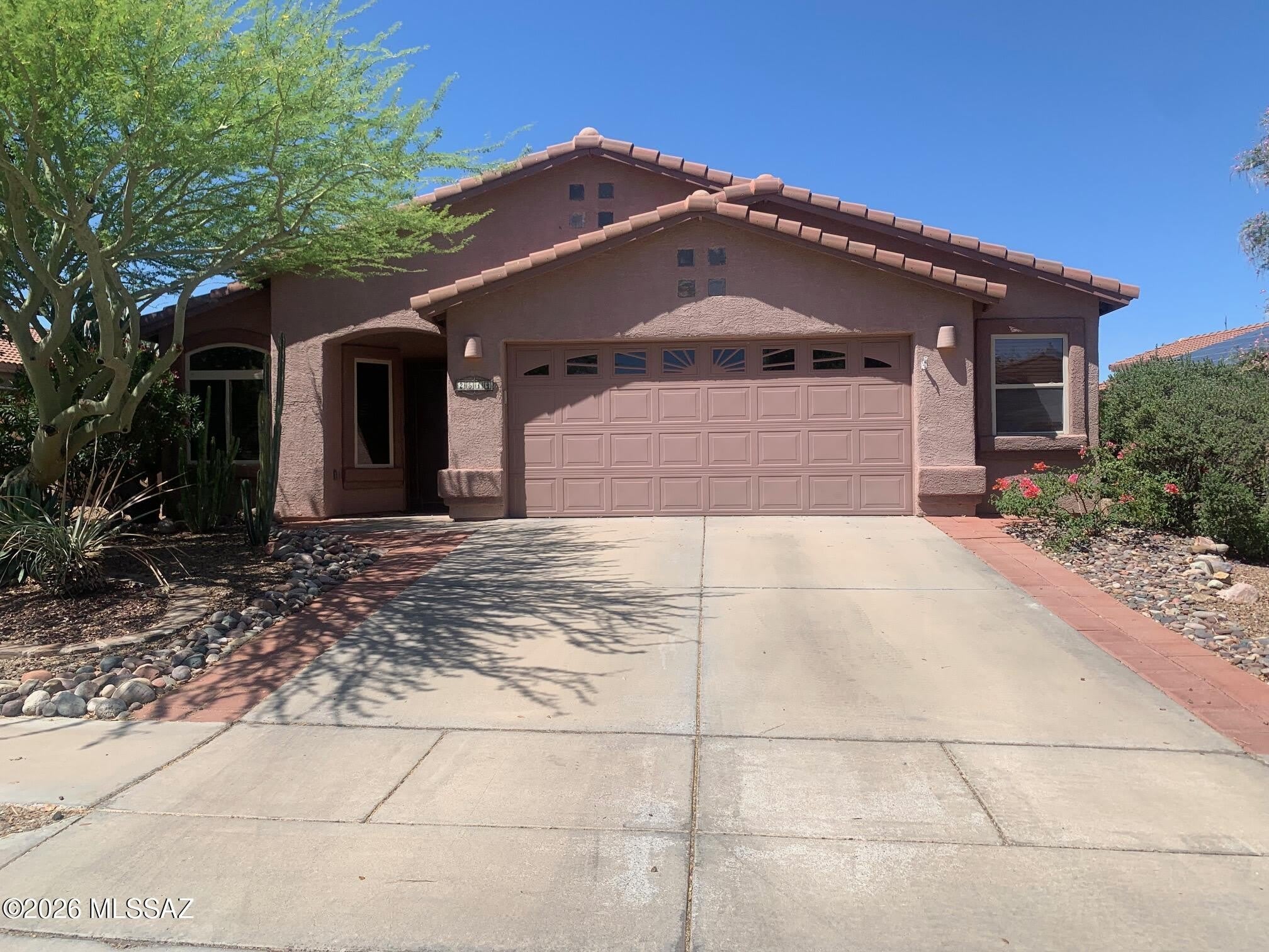 2514 E Petroglyph Lane – photo 2