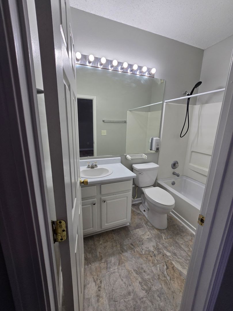 Westside Beautiful Updated 3 Bedroom Home near Raceway Rd and E County Rd 100 S – photo 4