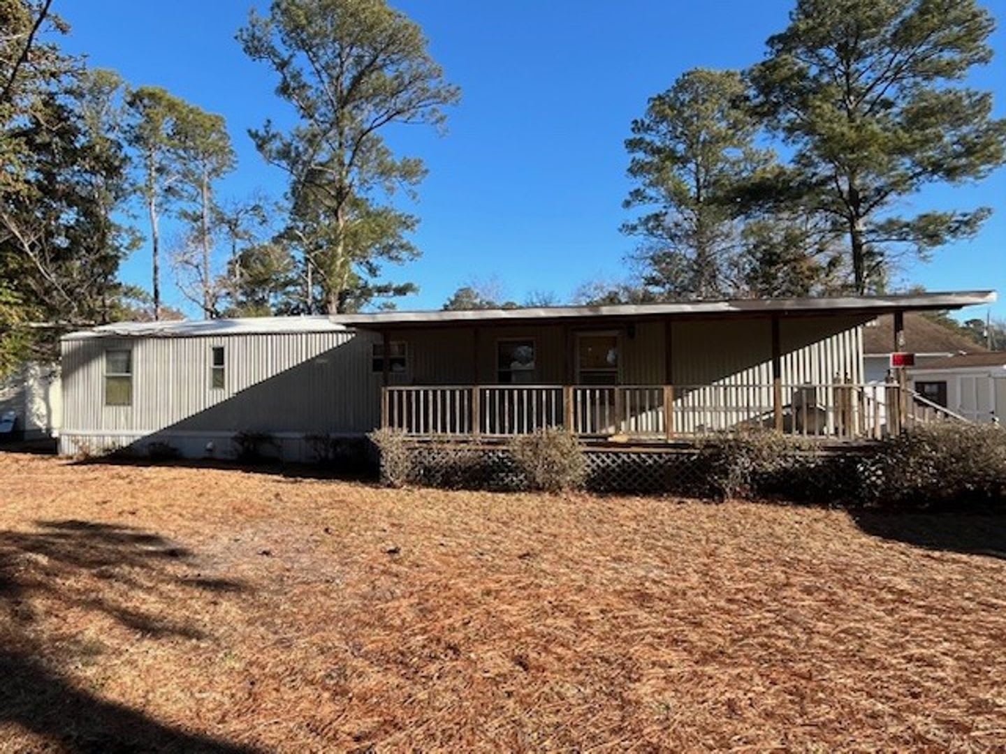 Welcome to this charming 2-bedroom, 1.5-bathroom home located in the desirable area of Leland, NC – photo 2