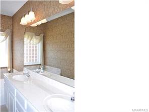 425 Longwood Dr – photo 4