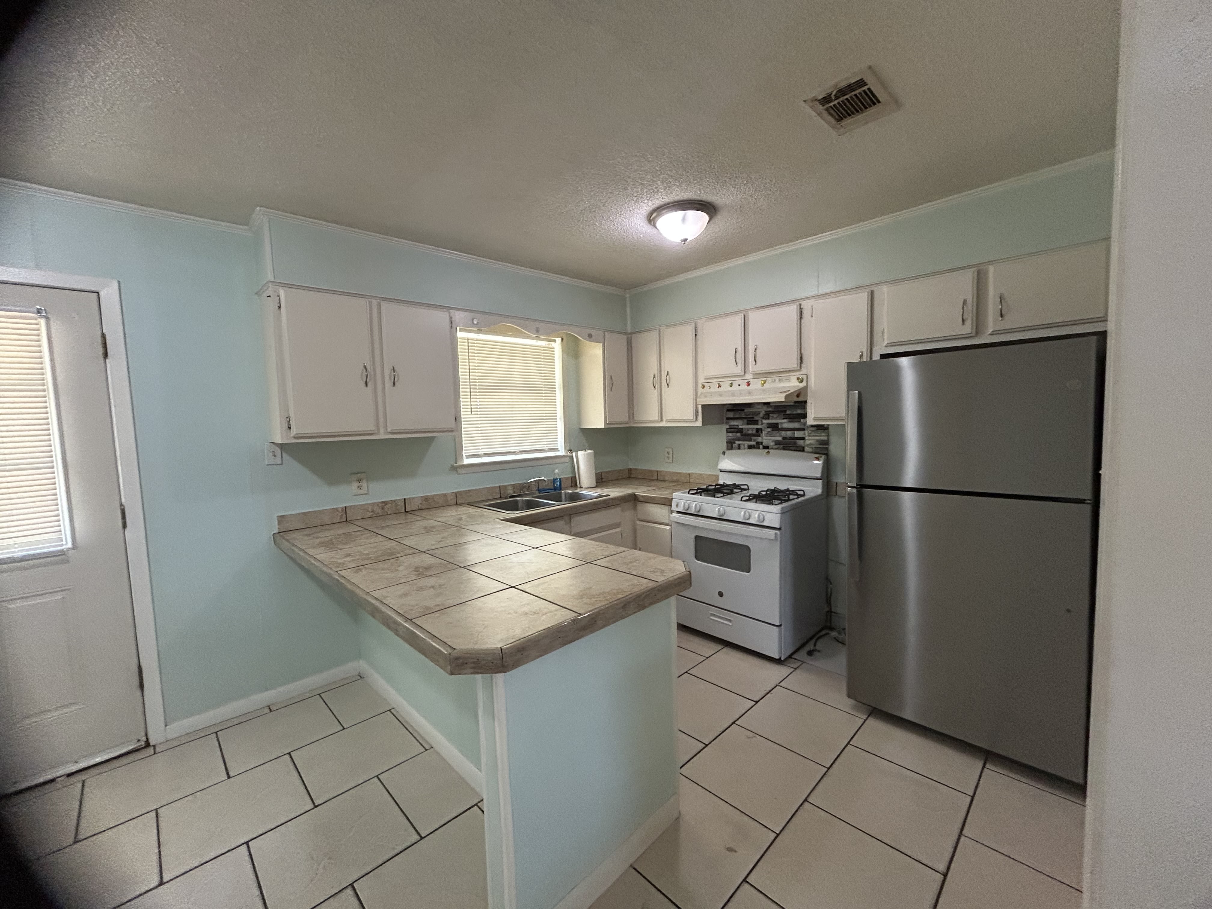 1010 Shirley Drive – photo 2
