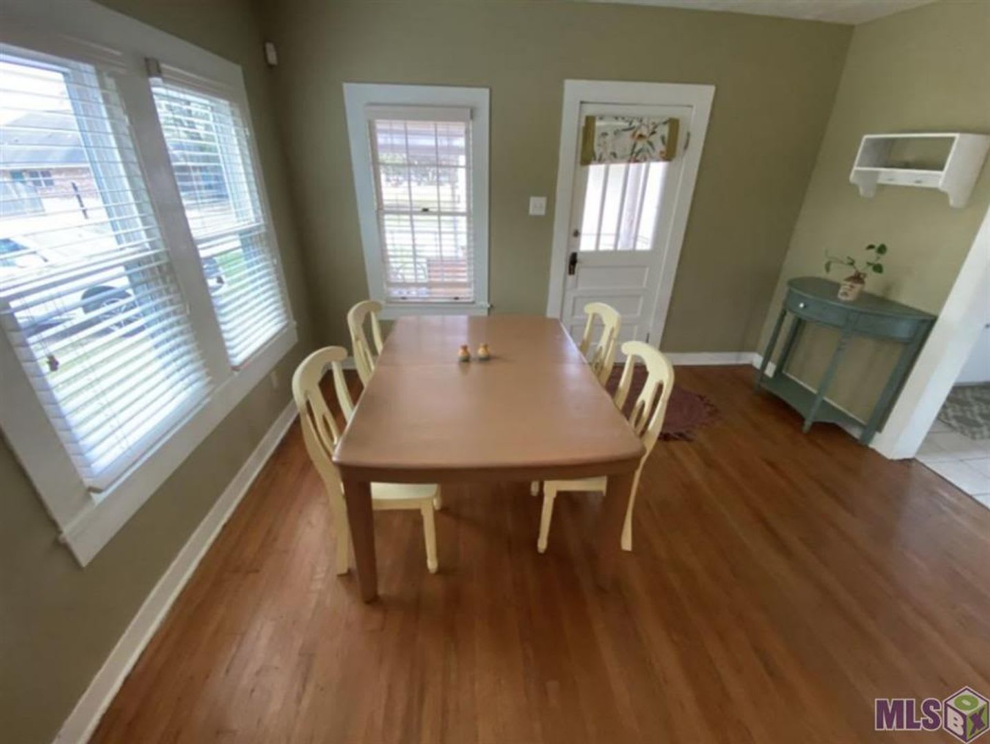 Inviting 2 Bed 1 Bath Home – photo 2