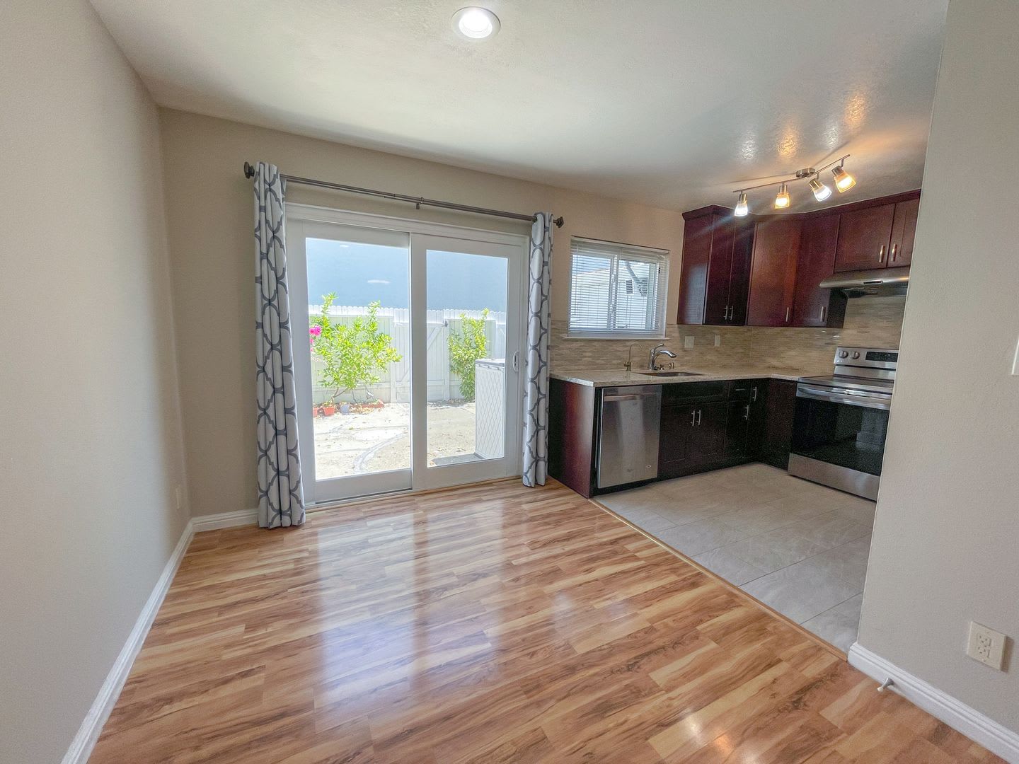 Updated 2 bed 1.5 bath townhome in central Fremont close to Fremont Bart – photo 5