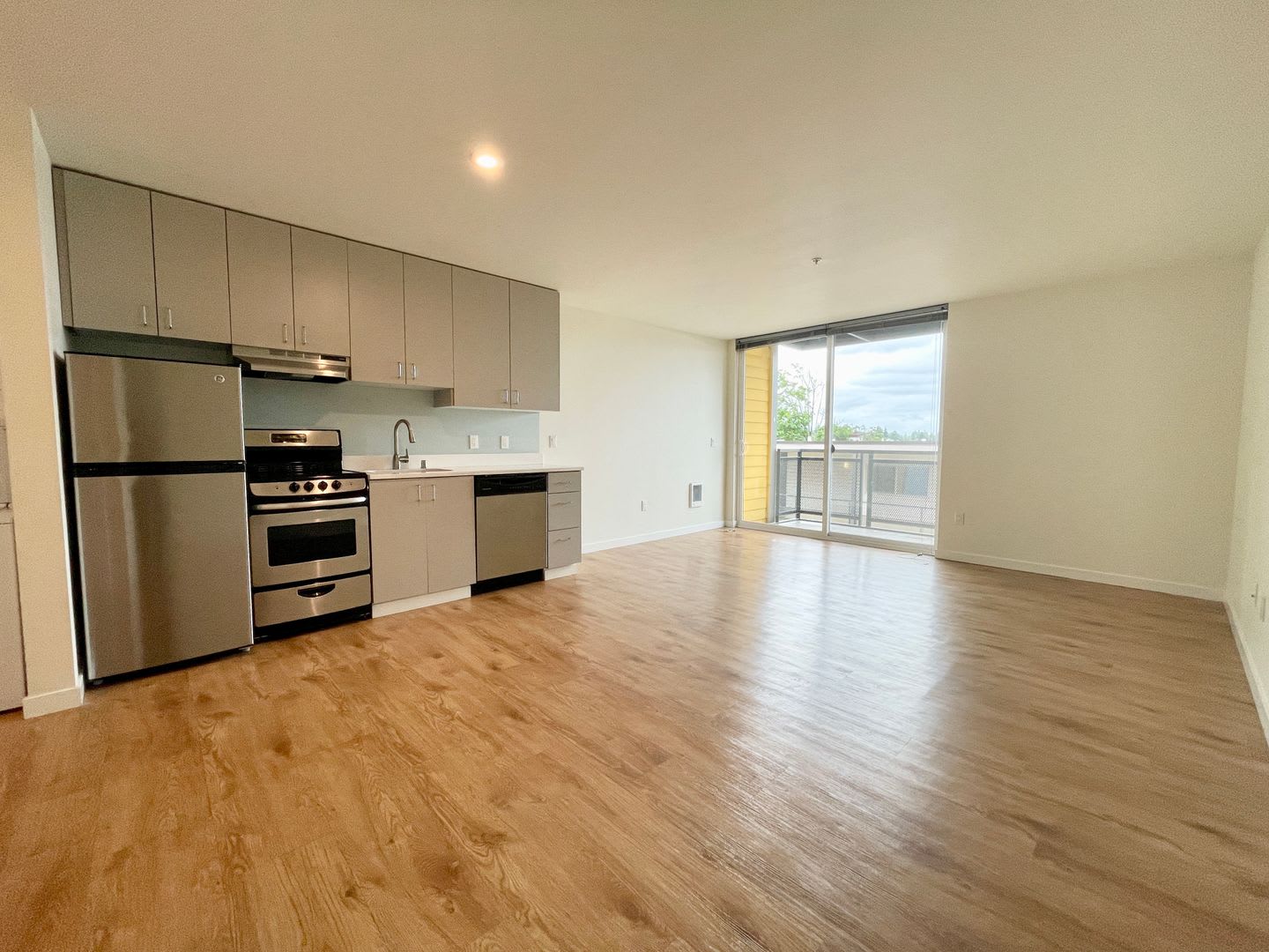 Bayview West Apartments – photo 2