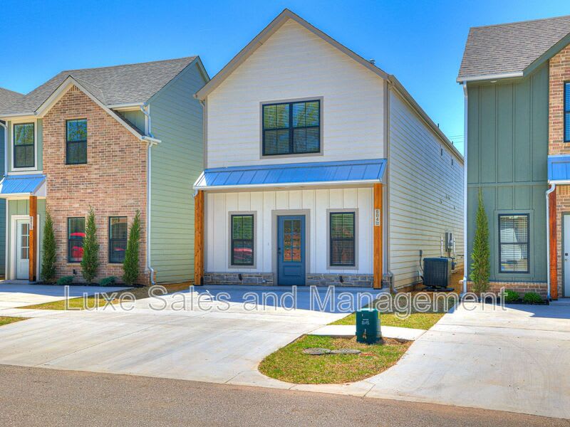 604 W. 2nd Street Suite 100 – photo 4