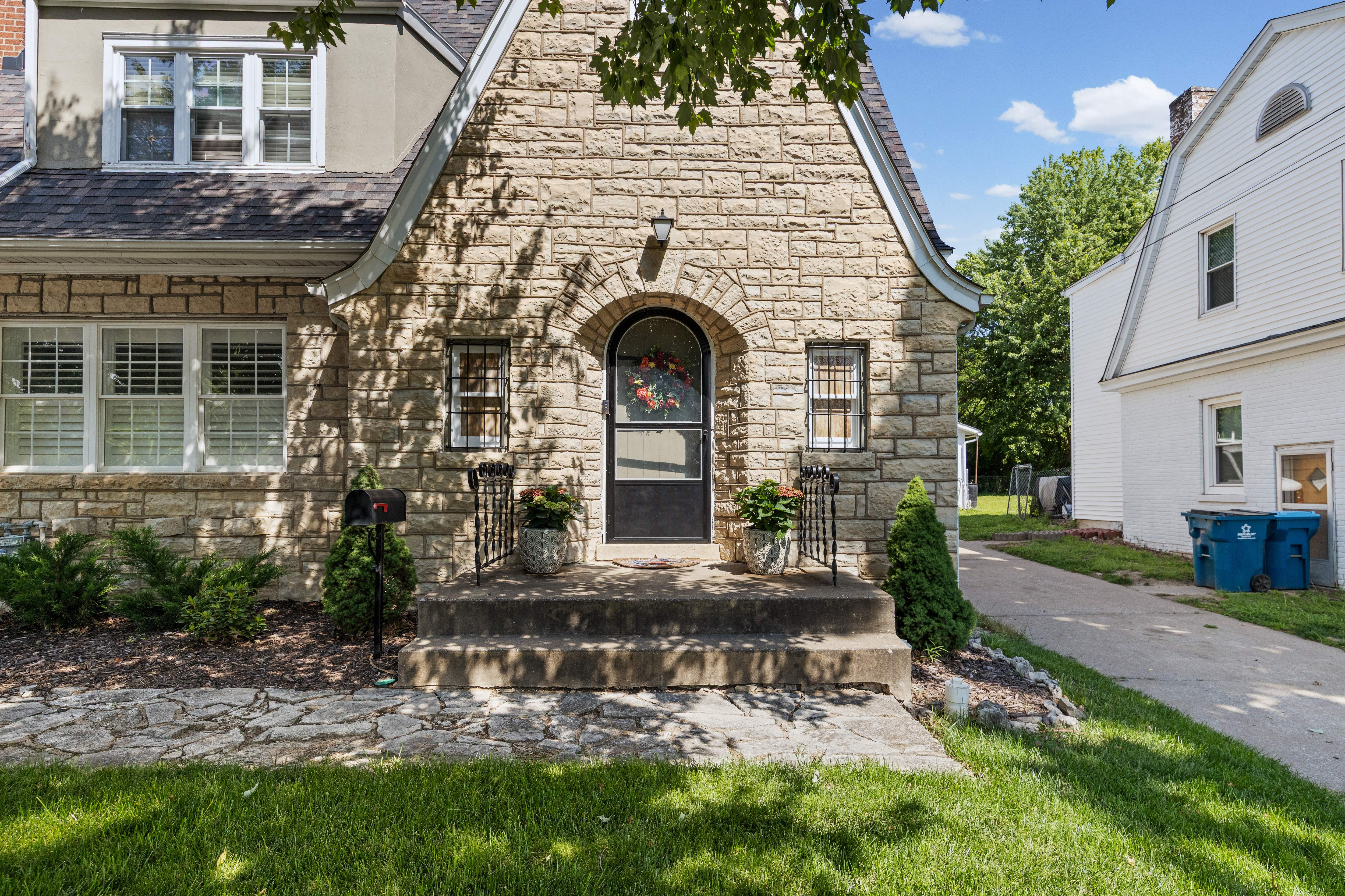 1936 Hayselton Drive – photo 1