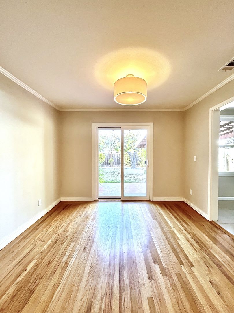 Beautiful, 2 Bedroom, 1 Bathroom, Home in Redwood City Available NOW! – photo 4