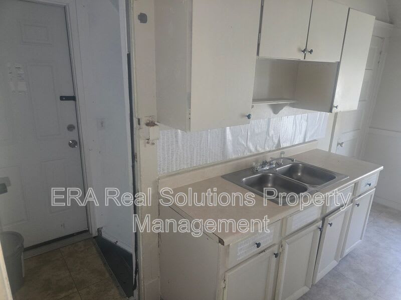 3449 W 63rd. UPPER Unit – photo 1