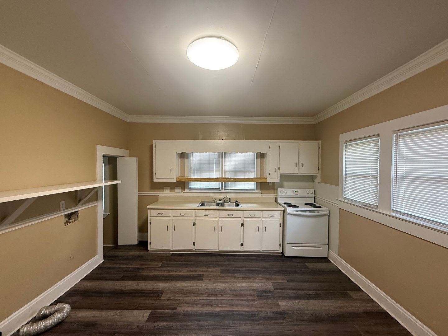 One Bedroom, One Bath House in Burlington – photo 4