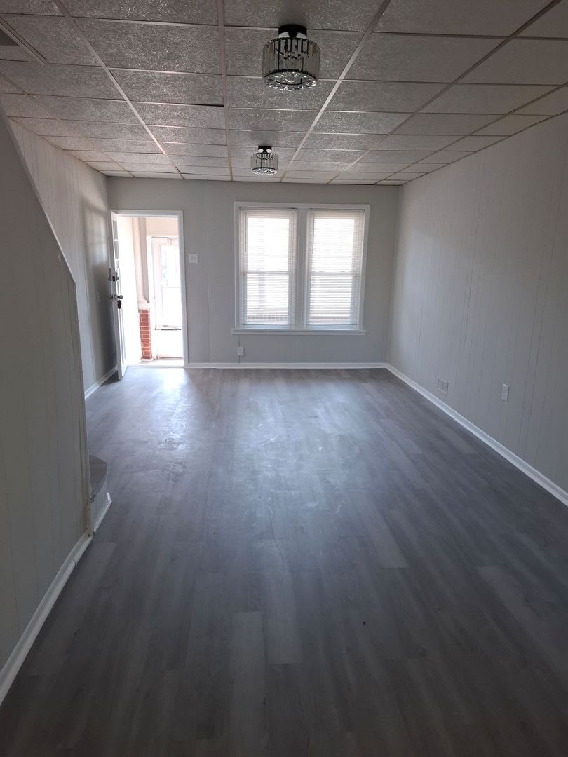 Spacious 4 Bedroom Rowhome In Chester Fresh Updates Throughout – photo 3