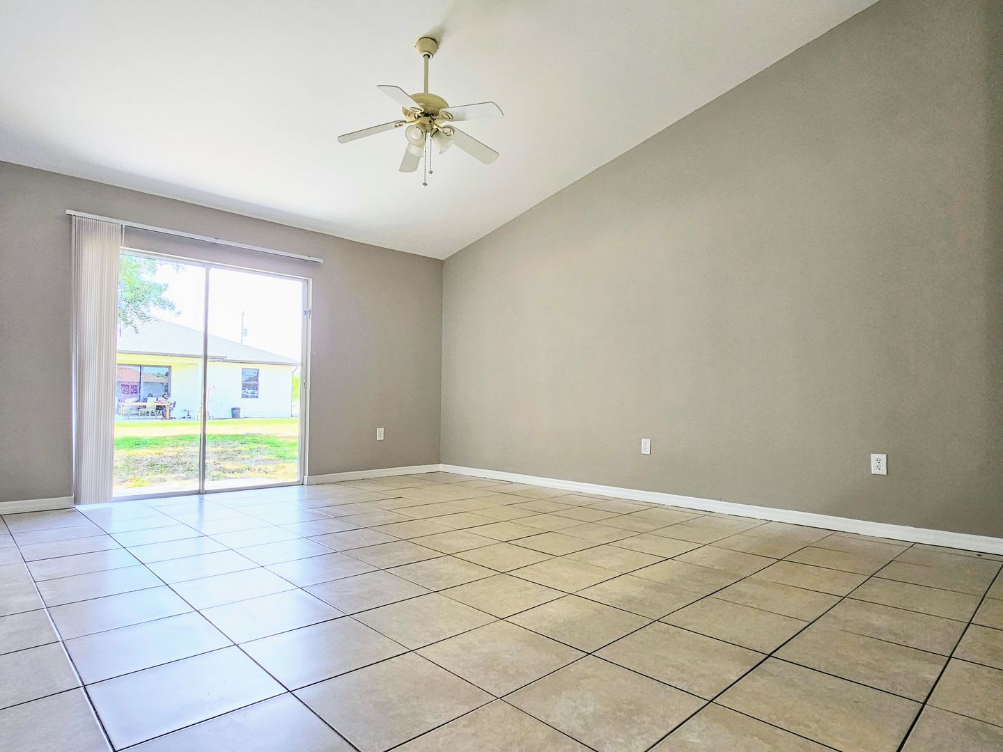 3 BR / 2 BA Duplex Conveniently Located in Lehigh Acres – photo 4
