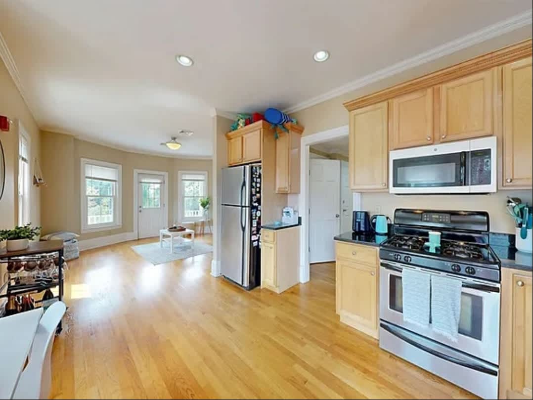 561 Broadway – photo 3
