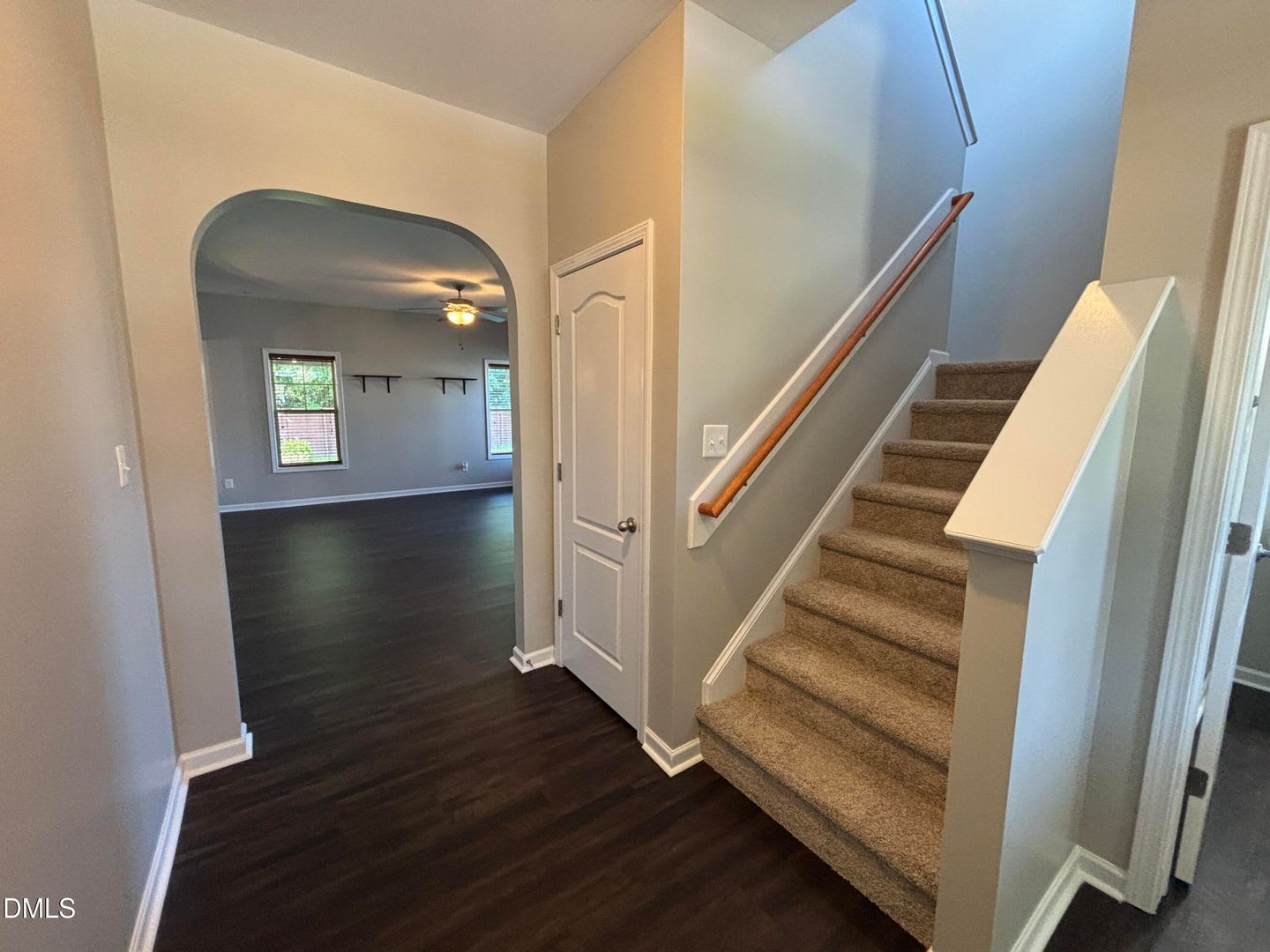 438 Roanoke Dr – photo 2