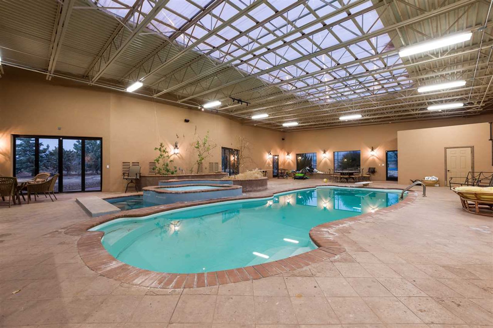 Furnished 5-Bedroom Home with Indoor Pool &amp; Amenities – photo 2