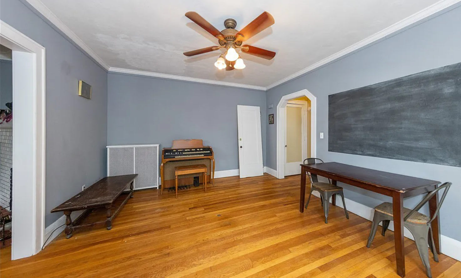 2460 Euclid Heights Boulevard – photo 3