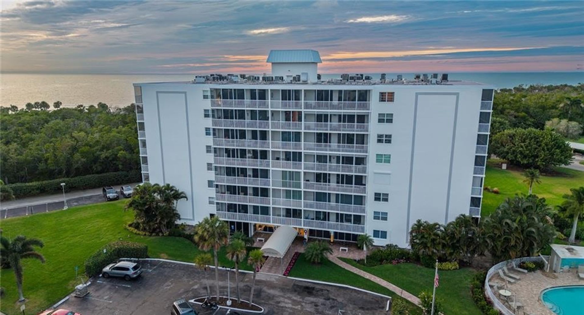 Stunning Beachside Townhouse Condo In Vanderbilt Towers Naples Fl Looking For A Long Term Tenant – photo 3