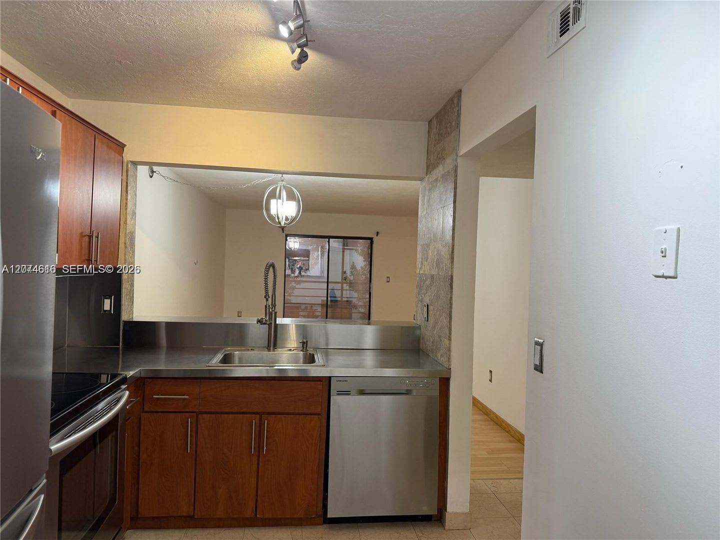 20800 Ne 8Th Court 206 17 Miami Fl 33179 2065 – photo 2