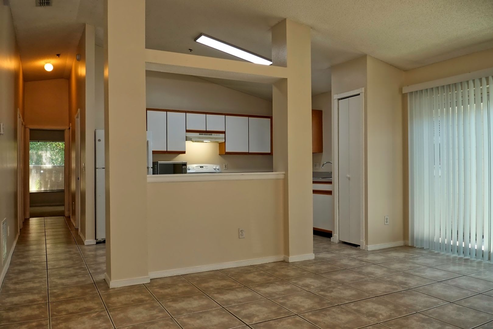 Spacious 3 Bedroom 2 Bath Home With 1 Car Garage Available Now In Altamonte Springs 100 Off First Months Rent – photo 3