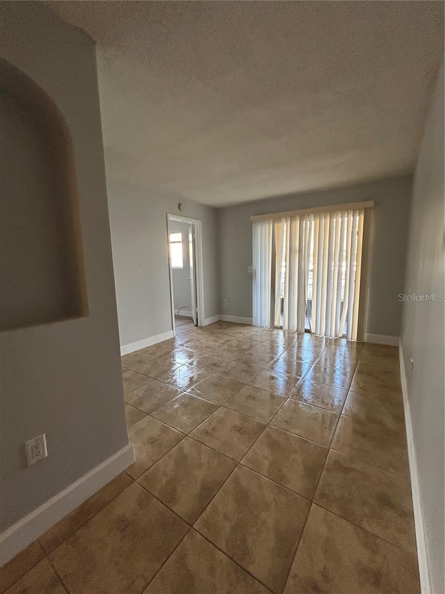 946 Lake Destiny Road – photo 3