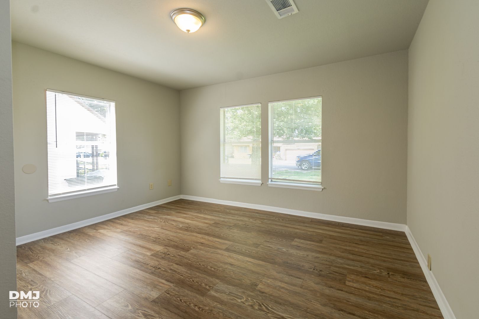Move In Ready And Pricced To Go 3 Bed 2 Bath In 77619 – photo 5