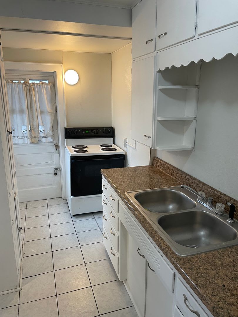 1123 W 23rd St – photo 3