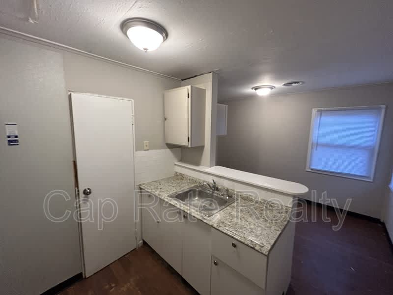 2163 Grasmere Ave – photo 4