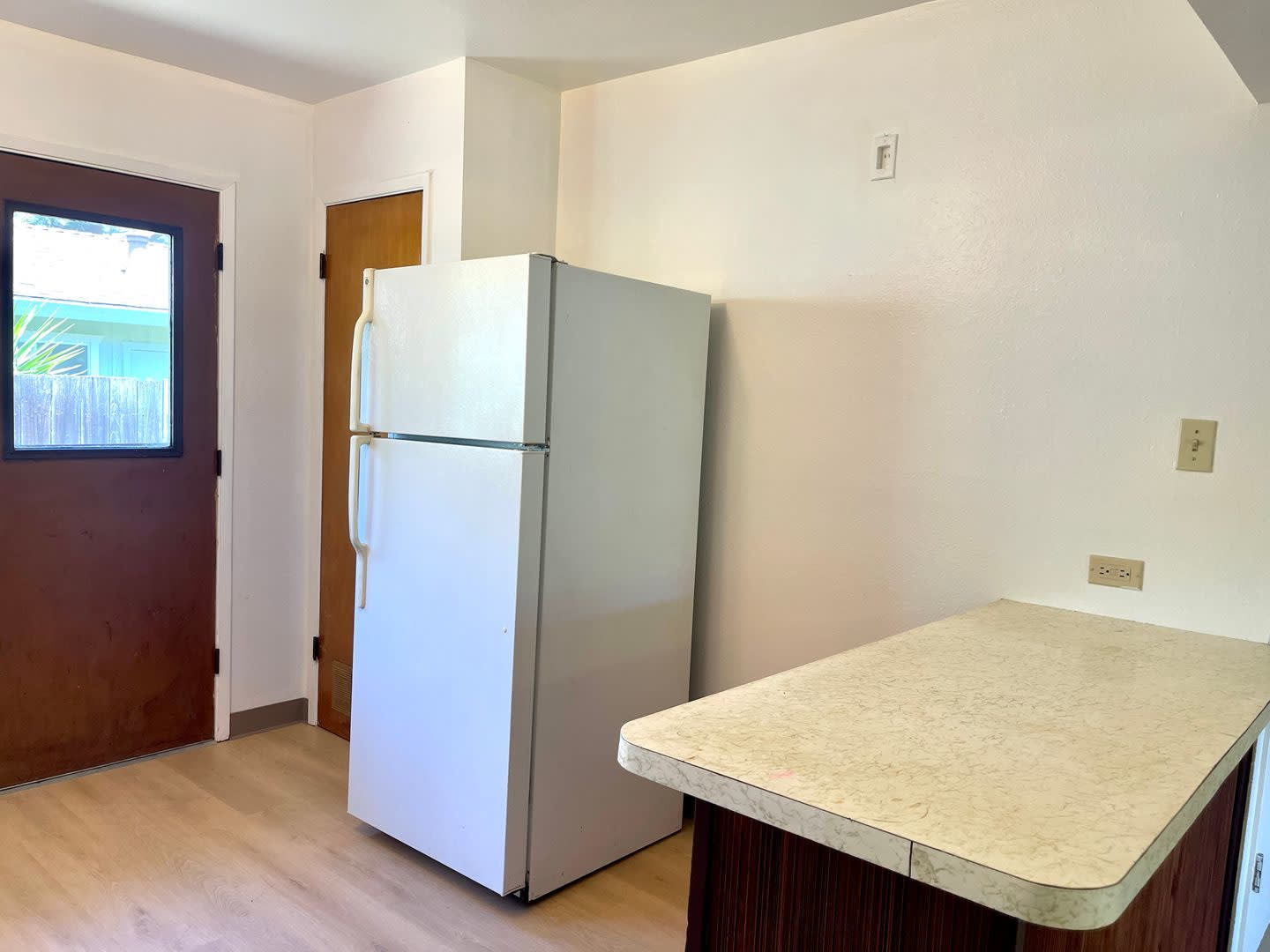 One level 2 bedroom duplex in Forestville! Near downtown! – photo 5