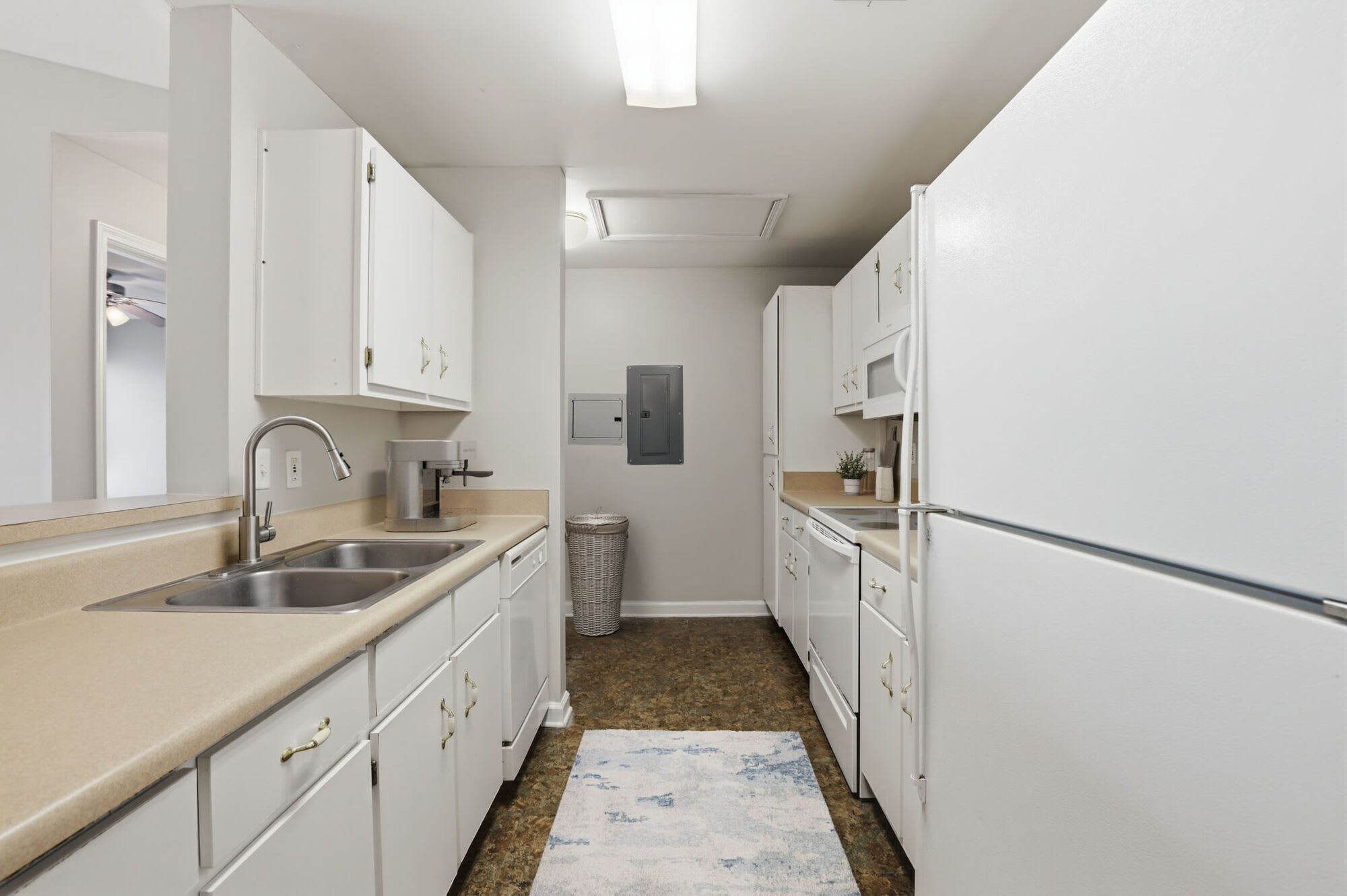 The George Apartments – photo 4