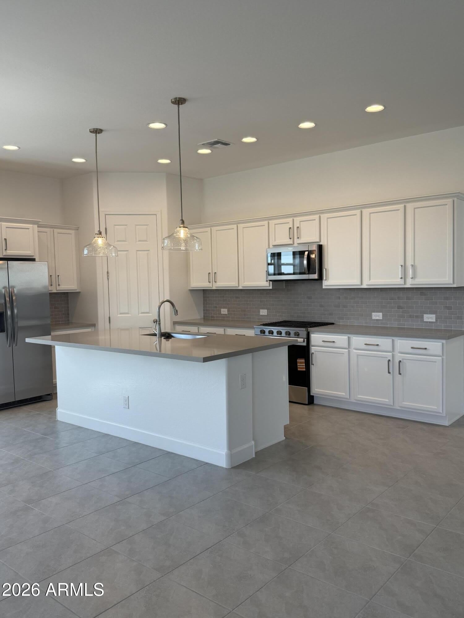 2921 E Mission Lane – photo 2