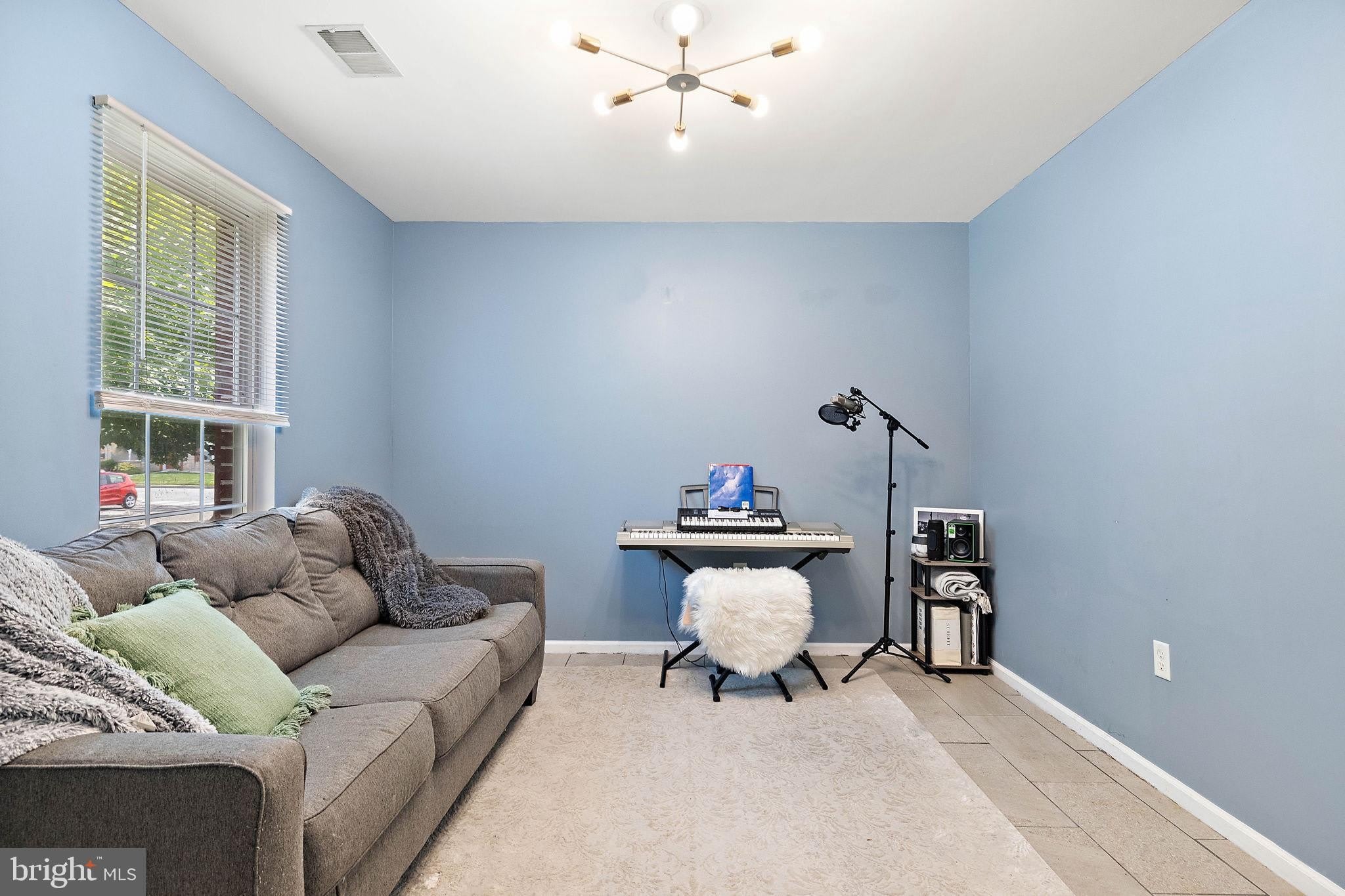 906 GRAY Street – photo 2