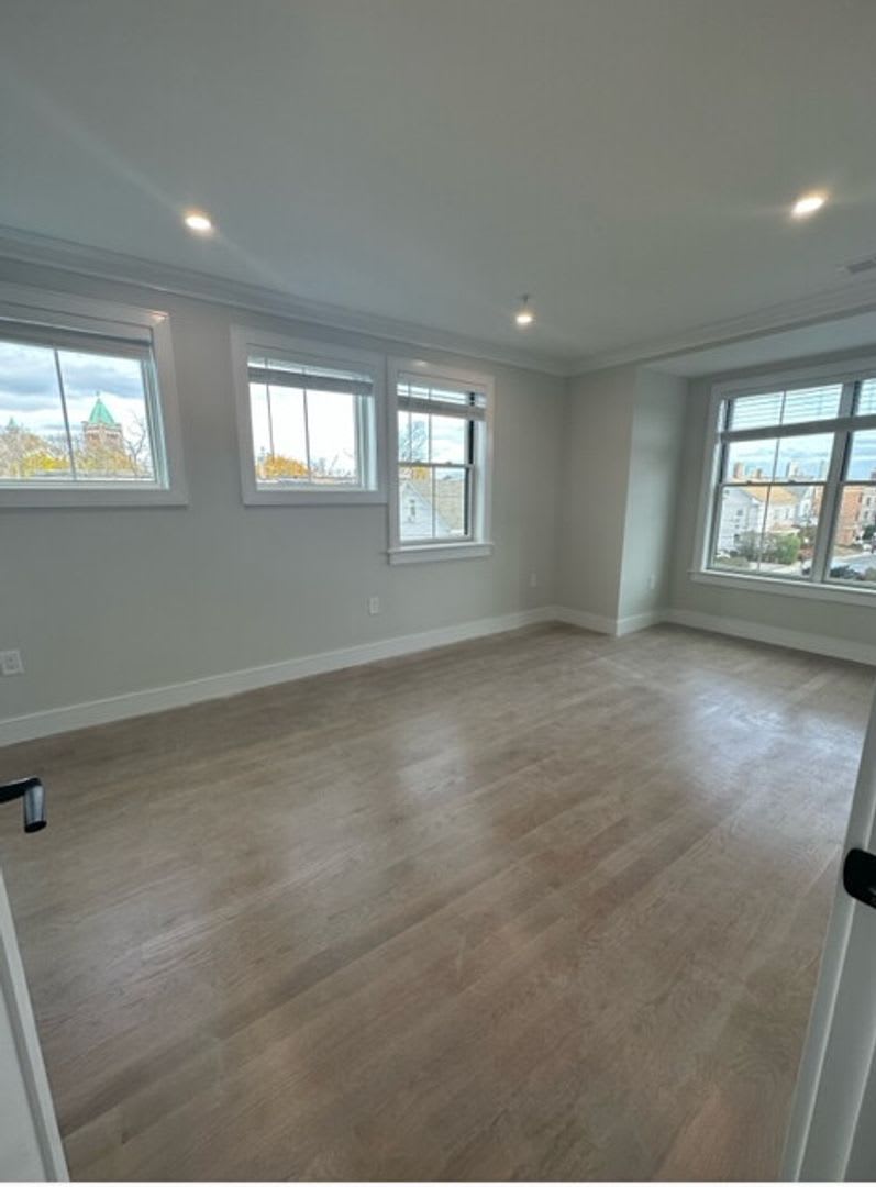 Discover the ridiculous renovations including a 'metal-object in the... – photo 5